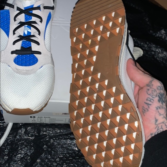Adidas/Alexander Wang run shoe SZ. 9 - Picture 5 of 7